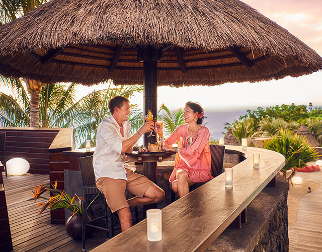 Un couple sur la terrasse du bar le Kokoa